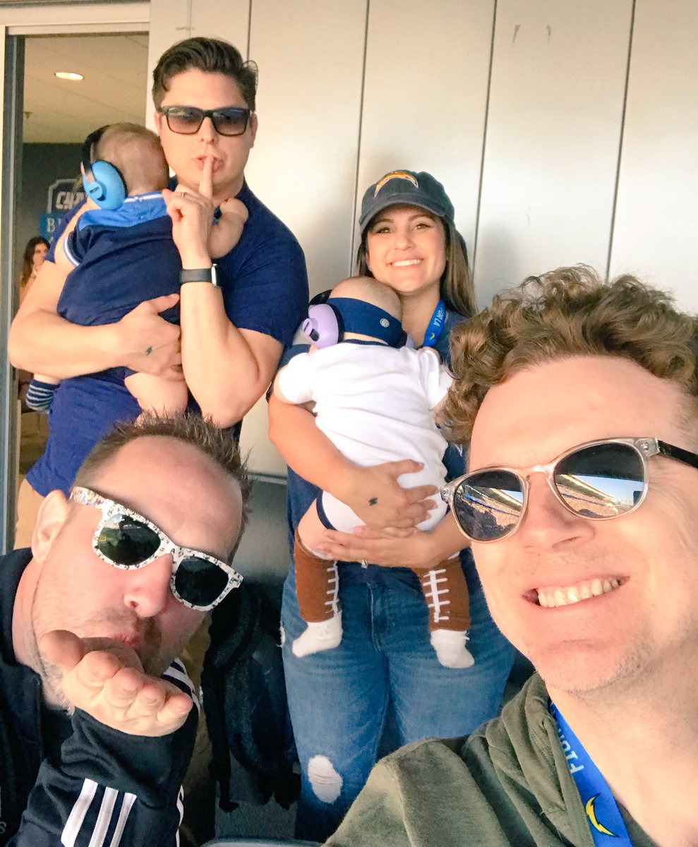 JoJoWright's tweet photo. .@Chargers game great, but the real stars of the day.. @Sisanie & Michael’s twins!!! ❤️ #UncleJoJo #KIISFam #JoJoOnTheRadio #MyFriendForrest #LAChargers (I’m on the right) https://t.co/YuSjdhfPHv