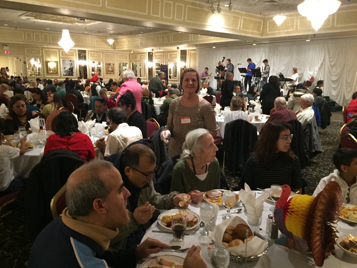 LEAteach44's tweet photo. Shout out to @PLKids123, Joan Sukowicz, who served over 500 meals at a community Thanksgiving dinner. Thank you for volunteering your time this holiday season.  #WeAre44 https://t.co/If9U3rH5WM