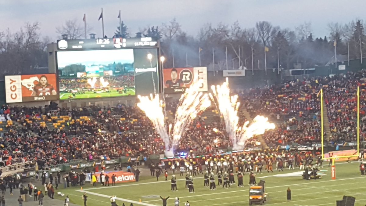bari_khaled's tweet photo. First Grey Cup for me. Love to see the colourful supporter around me. #GreyCup106 #interag https://t.co/jVgUbozxfv