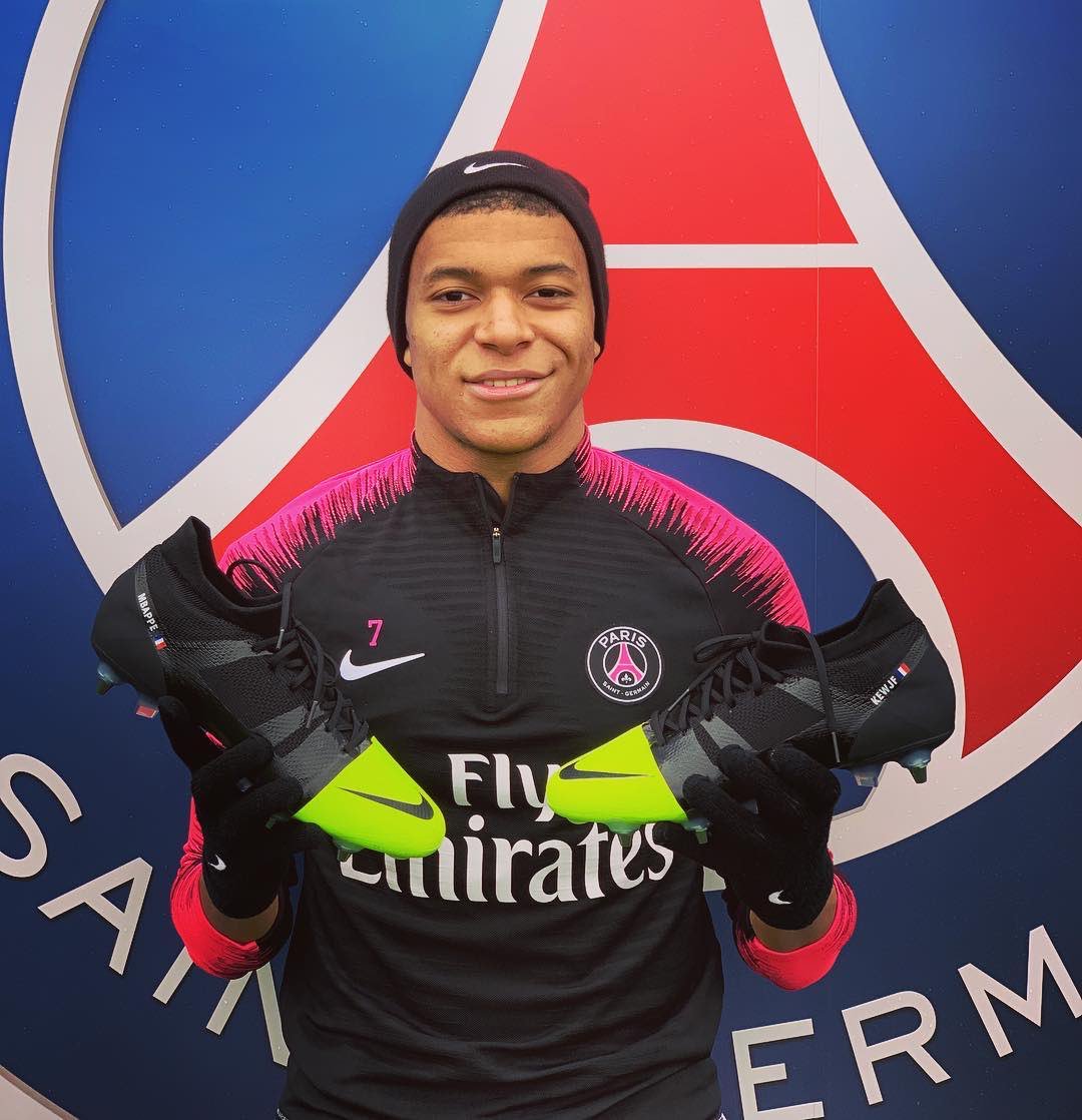 mysoccerboot's tweet photo. Next Generation Speed.

#KMbappe reveals the new limited edition nikefootball #Mercurial GS360.

#fifa #messi #cleats #shoes #soccer #soccer
#football #footy #footballboots #boots #nike #nikefootball #adidas https://t.co/2dPv5bHxqb