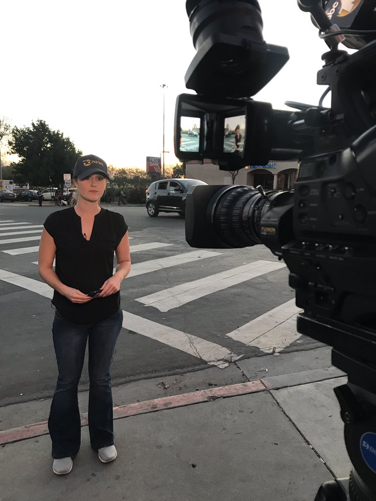 PhotogAndi's tweet image. .@ReporterCassie and I are live from the Otay Mesa Border crossing, bringing the latest in the chaos in Mexico. @10news #MigrantCaravan #BorderClosed