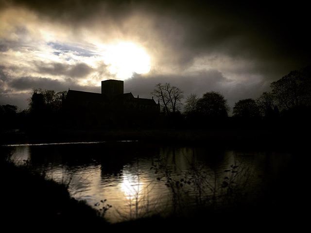 HiddenHadd's tweet photo. Stormy Skies 🌧#haddington #haddingtonbeauty #haddingtonskies #rivertyne #moodygrams #stmarysparishchurch #reflections #sunday #stormy #eastlothian #clouds #rain #atmospheric #nature #goeastlothian #eastlothianlife #scotland #scotlandbeauty #scotlands… https://t.co/boq4FIfW6Z https://t.co/NwXG0F3iIb