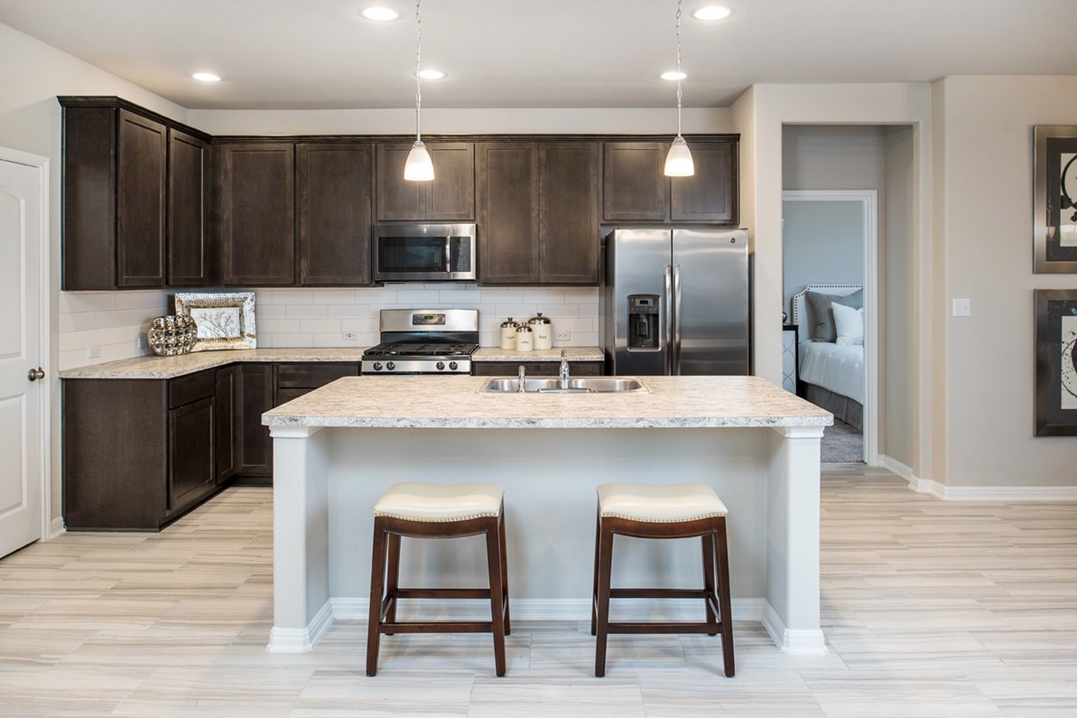 heritage55life's tweet photo. Imagine making #holiday traditions here… https://t.co/tU7ks90Bux @Heritage55life. #Holidays #kitchen #livingspace #designedinteriors https://t.co/68HN4CQKgX
