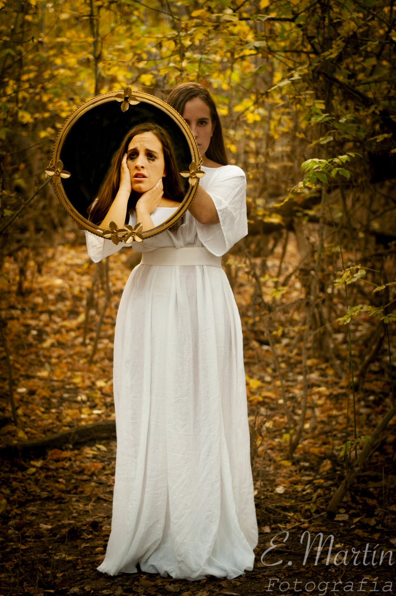 Cuando un hombre inseguro tiene de pareja a una mujer segura de sí misma, su única manera de dominarla es maltratarla y anularla como persona... 
Sesión fotos contra la violencia de género.
#STOPVIOLENCIAMACHISTA