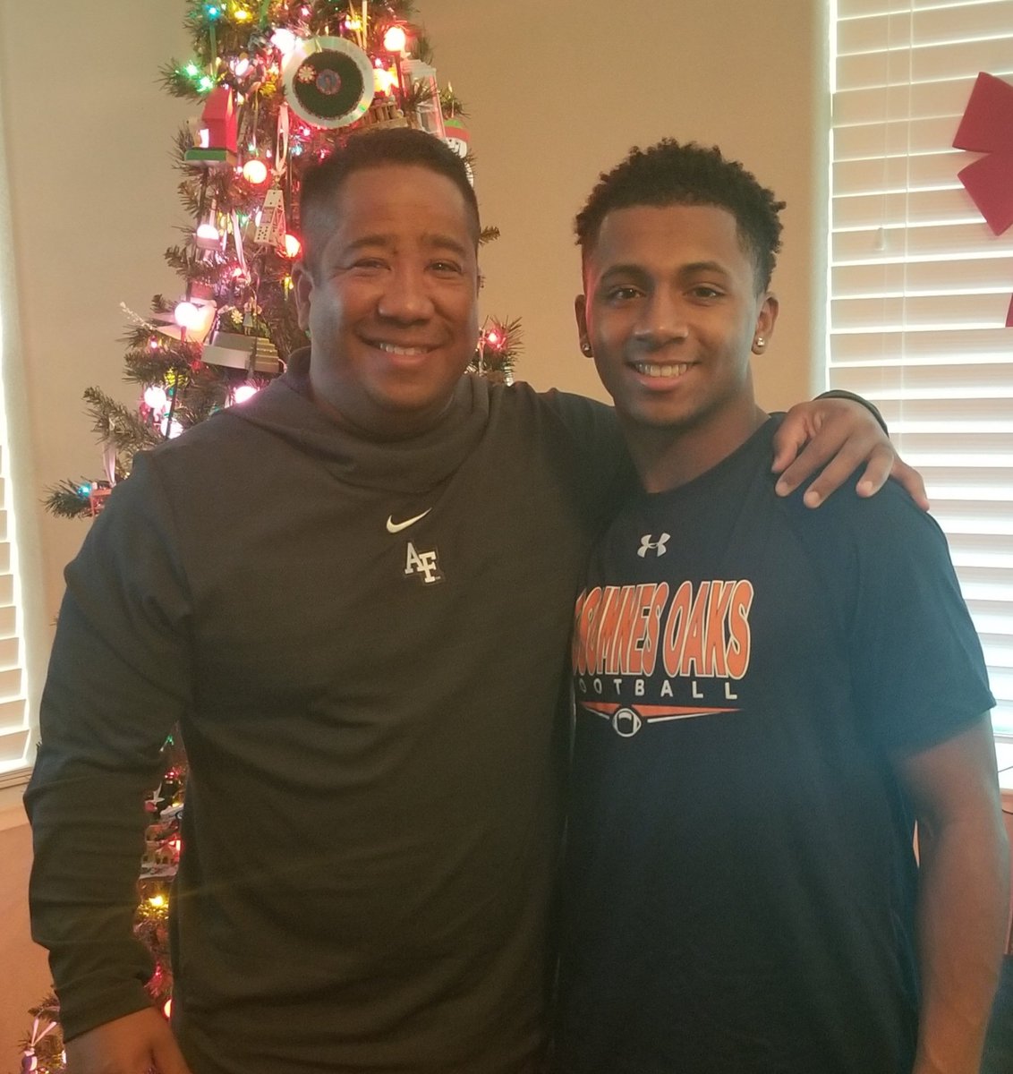 JacobTrach's tweet photo. Thanks @jake8shakes and @AF_Football for a great home visit this morning and confirming what an honor it would be to wear a Bolt. #BoltBrotherhood #LetsFly https://t.co/95hcggyvx9