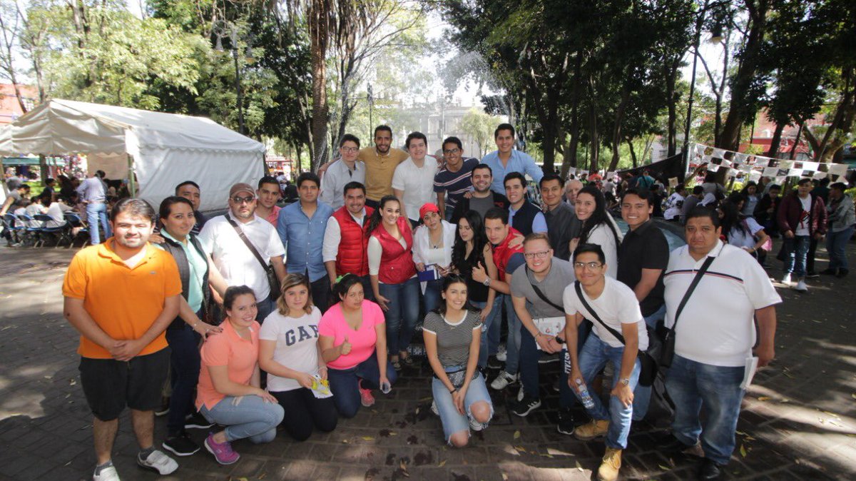 ferbayardo's tweet photo. Me dio gusto estar hoy con mi compañera Concejal por Coyoacán @MezRosy, y con @SergioCTM_MX y Roberto Sánchez, jóvenes talentosos, para recoger gestiones y visitar la unidad de servicios médicos, que es un esfuerzo de la suma de voluntades. https://t.co/2ZNCcTepOW