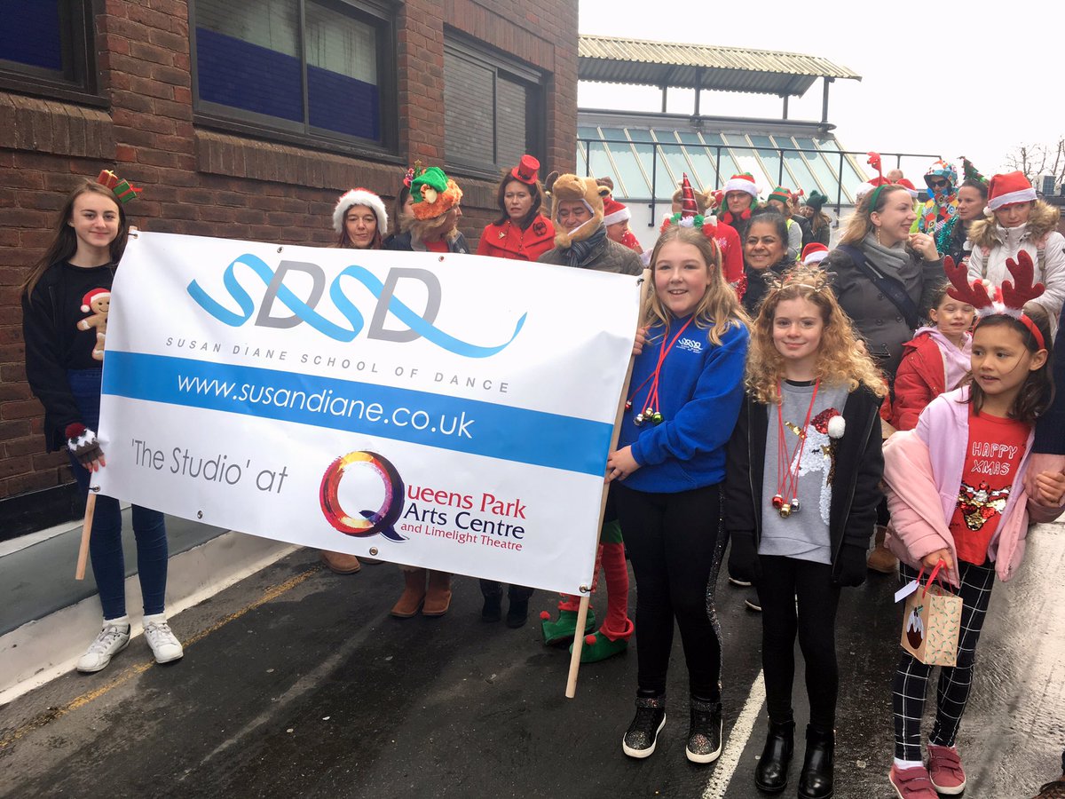 SDSD has a great time at Santa’s parade today. We are lucky to have such lovely talented students . @queensparkarts #talent #dancers #Aylesbury