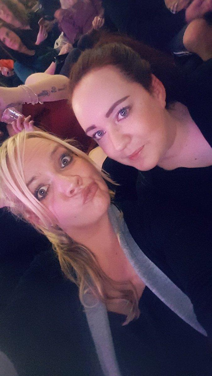 kezza47948810's tweet photo. #HitsRadioLive #block102 #seat20 https://t.co/4Bbz3uFfUC