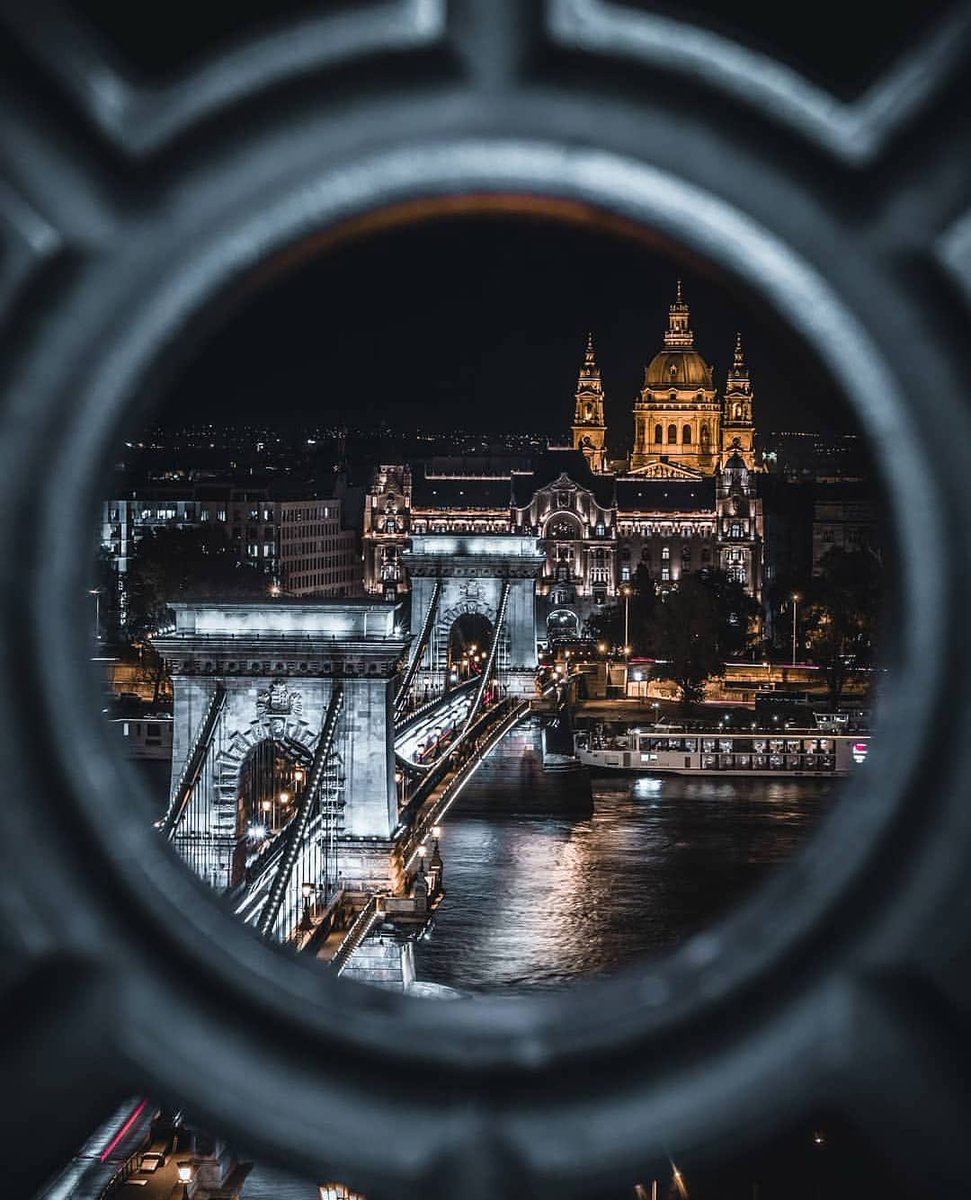 PicPublic's tweet photo. Good night

Budapest https://t.co/MUkn0Eyil7