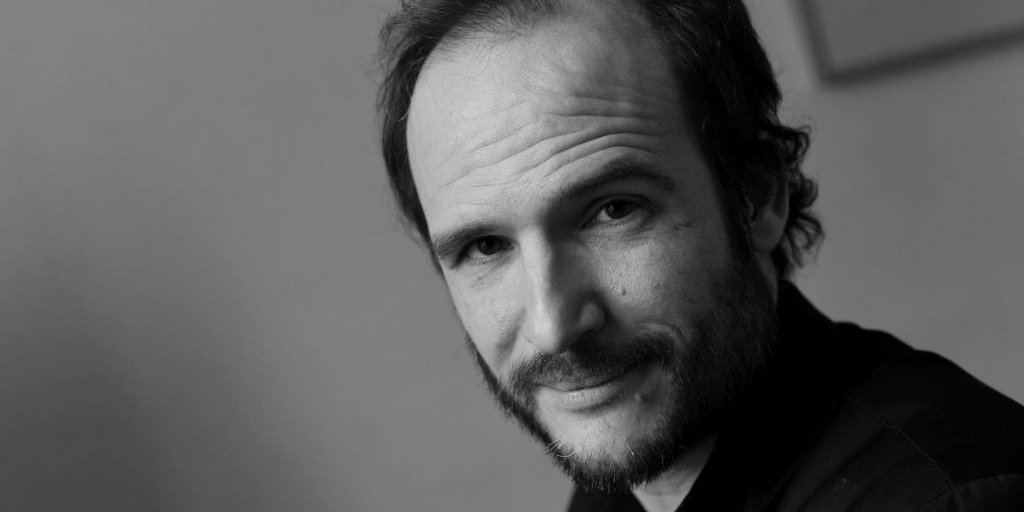 LeBleuduMiroir's tweet photo. À la veille de l’arrivée sur @canalplus de sa série, #Hippocrate, adaptée de son 2e film du même nom, #ThomasLilti s’est prêté au jeu du #QDPC. L’occasion de découvrir un peu plus la sensibilité et les influences d’un cinéaste désormais incontournable. https://t.co/70vjLr48Hn https://t.co/uE6UC9VXmd