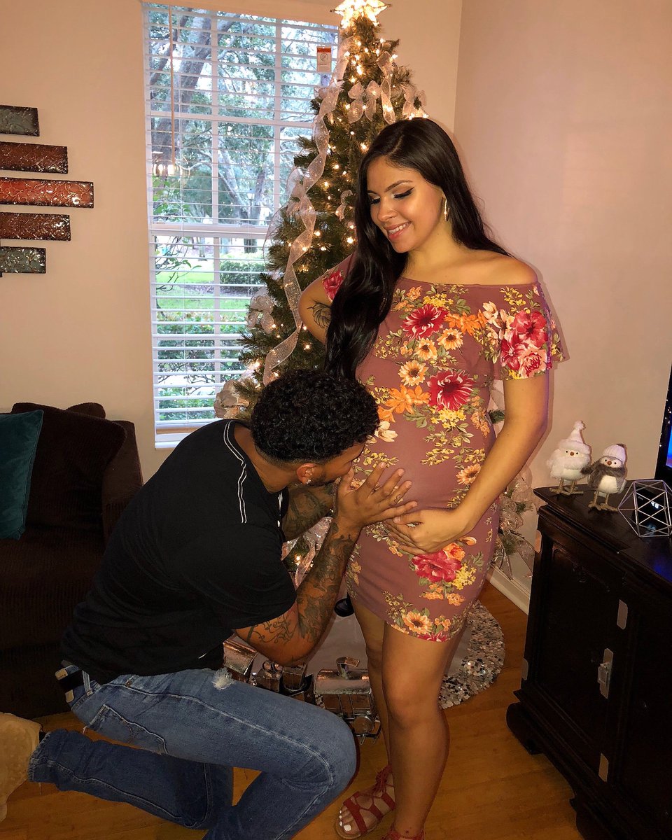__elyg's tweet photo. We promise to give you the world baby A! 💖 https://t.co/78SPAbKYHu