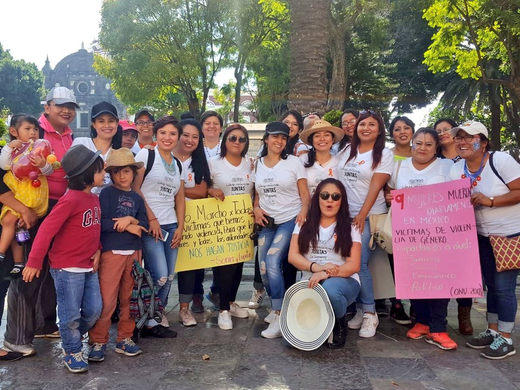 cihuautlaorg's tweet photo. La familia Cihua crece cada día más, gracias por el apoyo de cada una, por caminar y marchar en #NosQueremosSeguras en Puebla. Hoy #TodasXNosotras por el #DíaNaranja #DíaContraLaViolenciaDeGénero https://t.co/esTrhQ0HUW