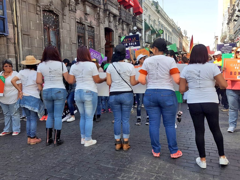 cihuautlaorg's tweet photo. La familia Cihua crece cada día más, gracias por el apoyo de cada una, por caminar y marchar en #NosQueremosSeguras en Puebla. Hoy #TodasXNosotras por el #DíaNaranja #DíaContraLaViolenciaDeGénero https://t.co/esTrhQ0HUW