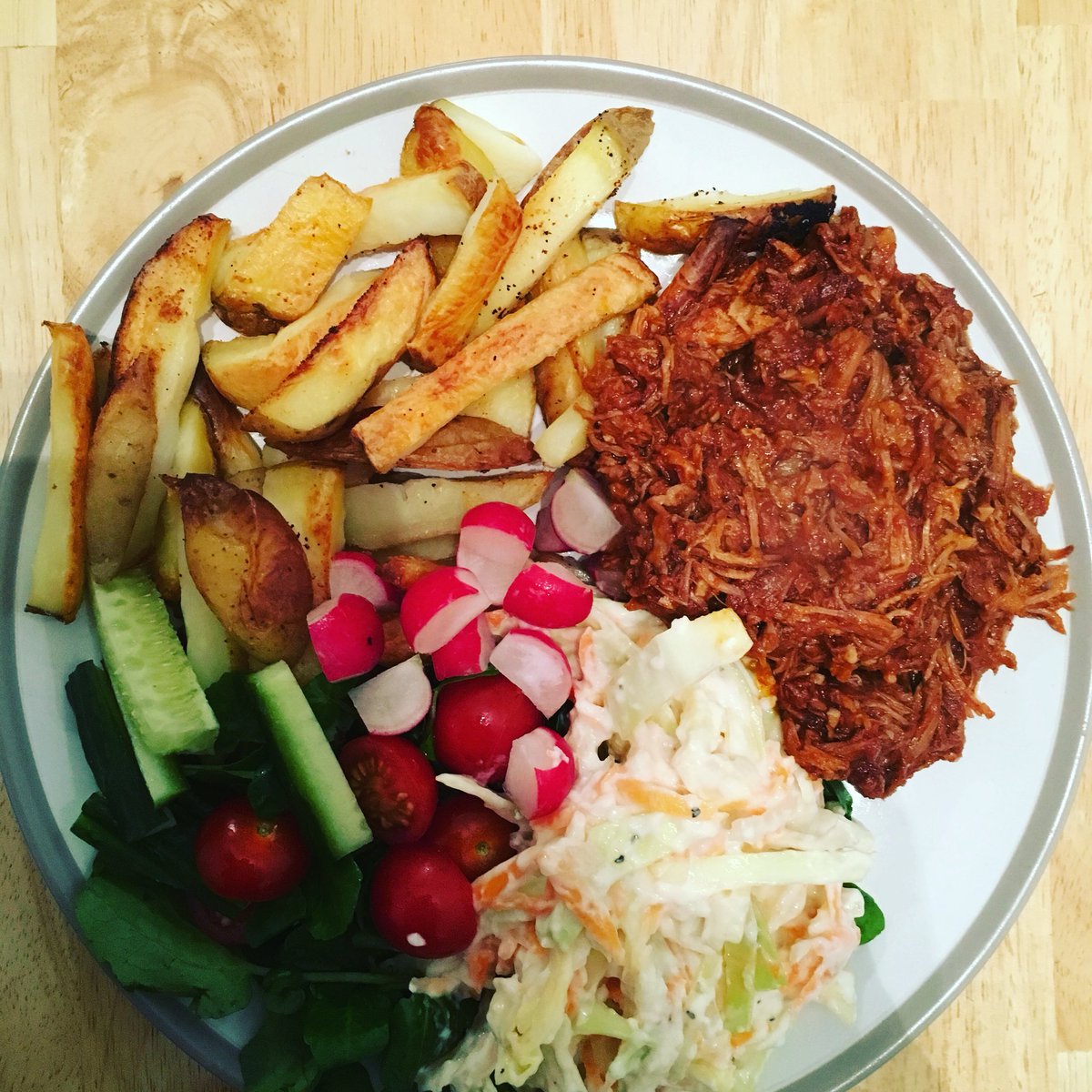 stellaciderlady's tweet photo. Delicious tea tonight @SlimmingWorld #pulledpork served with #slimmingworldchips #onplan and people think we eat dust and lettuce on a diet 😂 nope we #foodoptimise meaning we eat #realfood and #loseweight https://t.co/a2QtnsgzJF