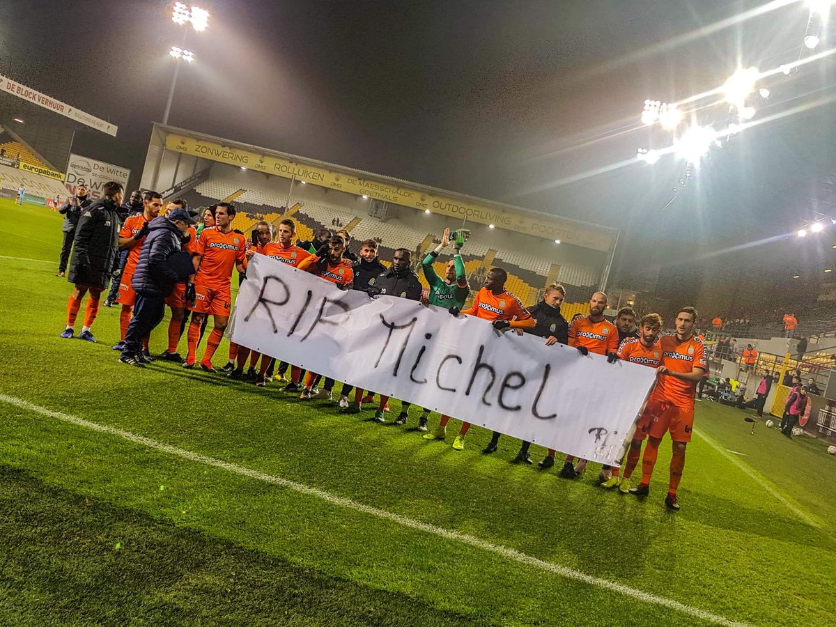 SportCharleroi's tweet photo. Entre recueillement et célébration, cette victoire t'es dédiée, Michel! #LokCha #JPL https://t.co/AqhPYHrFLI