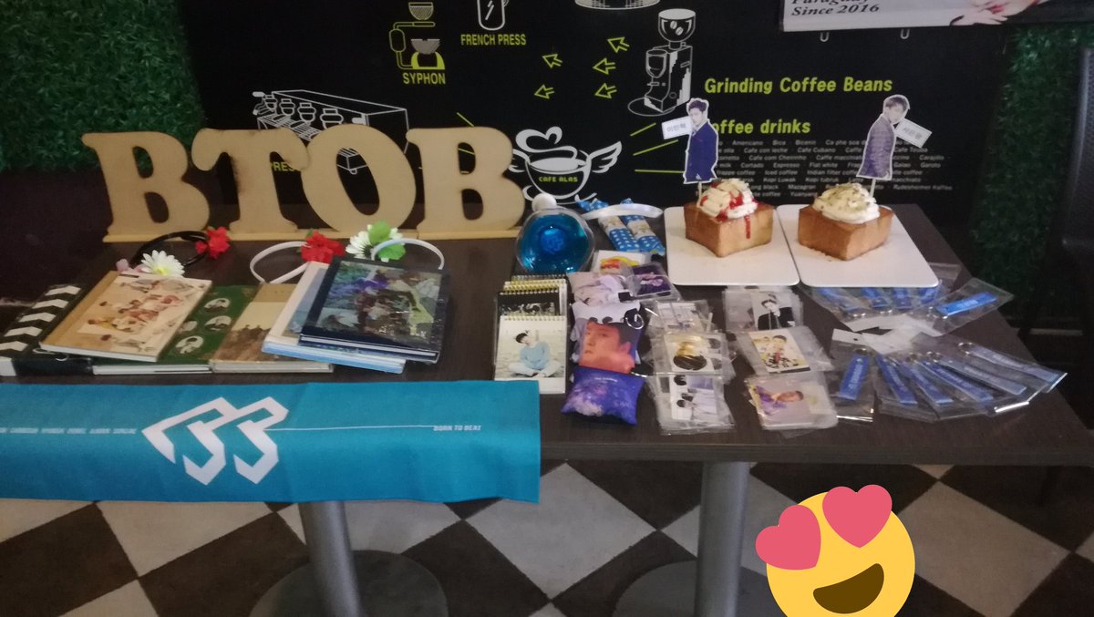 sora_bea's tweet photo. Asรญ es como estaba el staff de #BTOB #PARAGUAY celebrando su รบltimo evento del aรฑo ๐
๐๐๐๐
El cumpleaรฑos de los miembros mayores de BTOB #Eunkwang ๐ #Minhyuk
#Melody #MelodyPy https://t.co/UZXU7ayChd