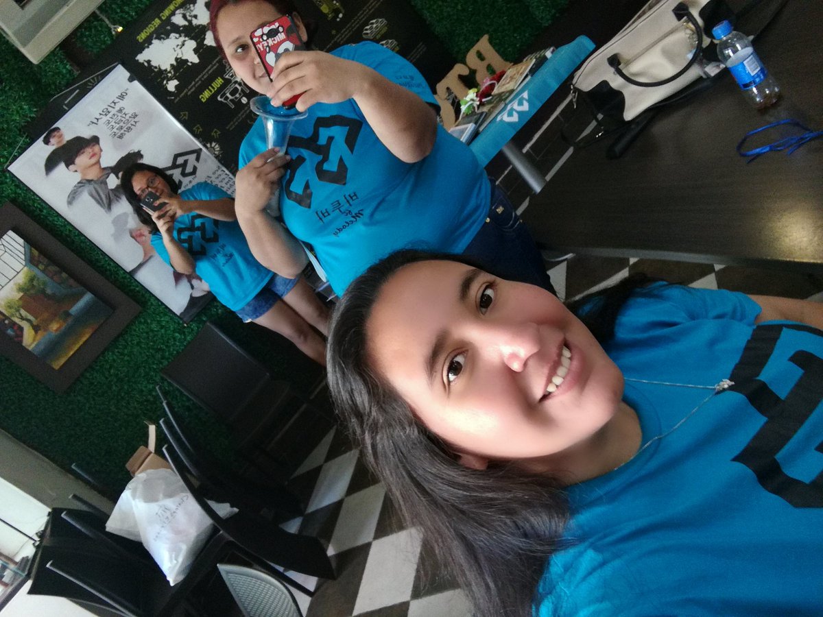 sora_bea's tweet photo. Asรญ es como estaba el staff de #BTOB #PARAGUAY celebrando su รบltimo evento del aรฑo ๐
๐๐๐๐
El cumpleaรฑos de los miembros mayores de BTOB #Eunkwang ๐ #Minhyuk
#Melody #MelodyPy https://t.co/UZXU7ayChd