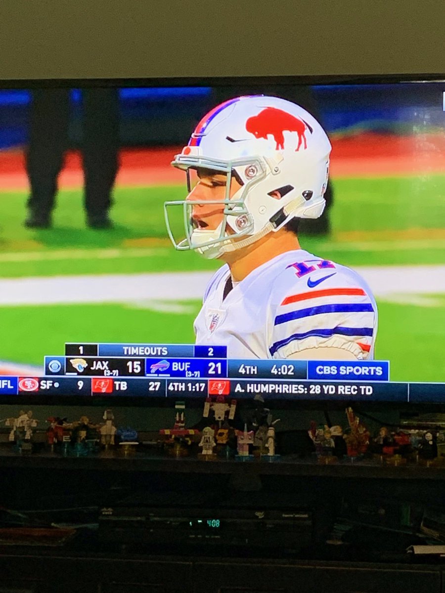 getgoz's tweet photo. This never happens.  A Bills game on TV in Wilmington, NC.  Bonus they are winning! https://t.co/PCbyk3IRSF