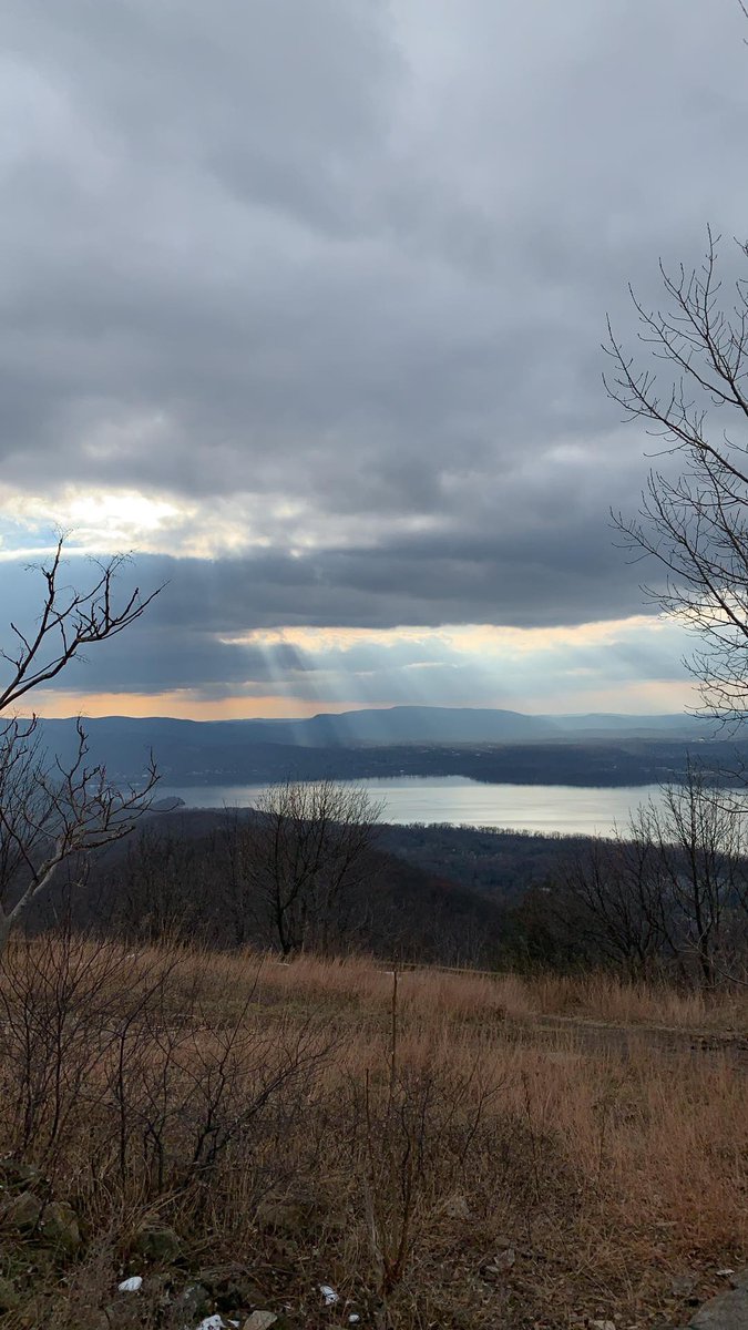 coachNicodemo's tweet photo. Very possible the last outdoor day of the season. Terrific hike up Mt. Beacon. #MtBeacon #Hiking https://t.co/qrvSK42N11