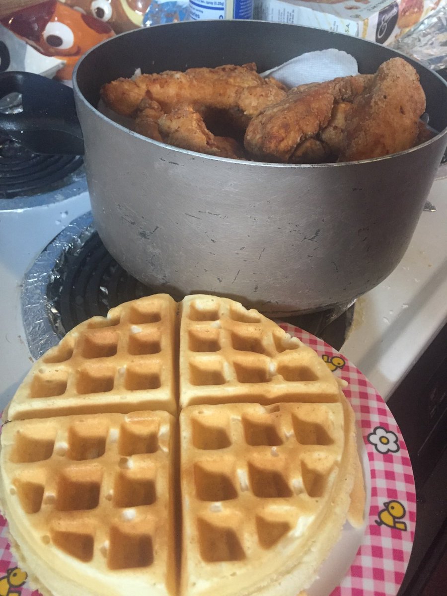 Peyton_Baritone's tweet photo. I made some fried chicken and waffles.
#BluegrassBoy https://t.co/PcVIzC9Mch