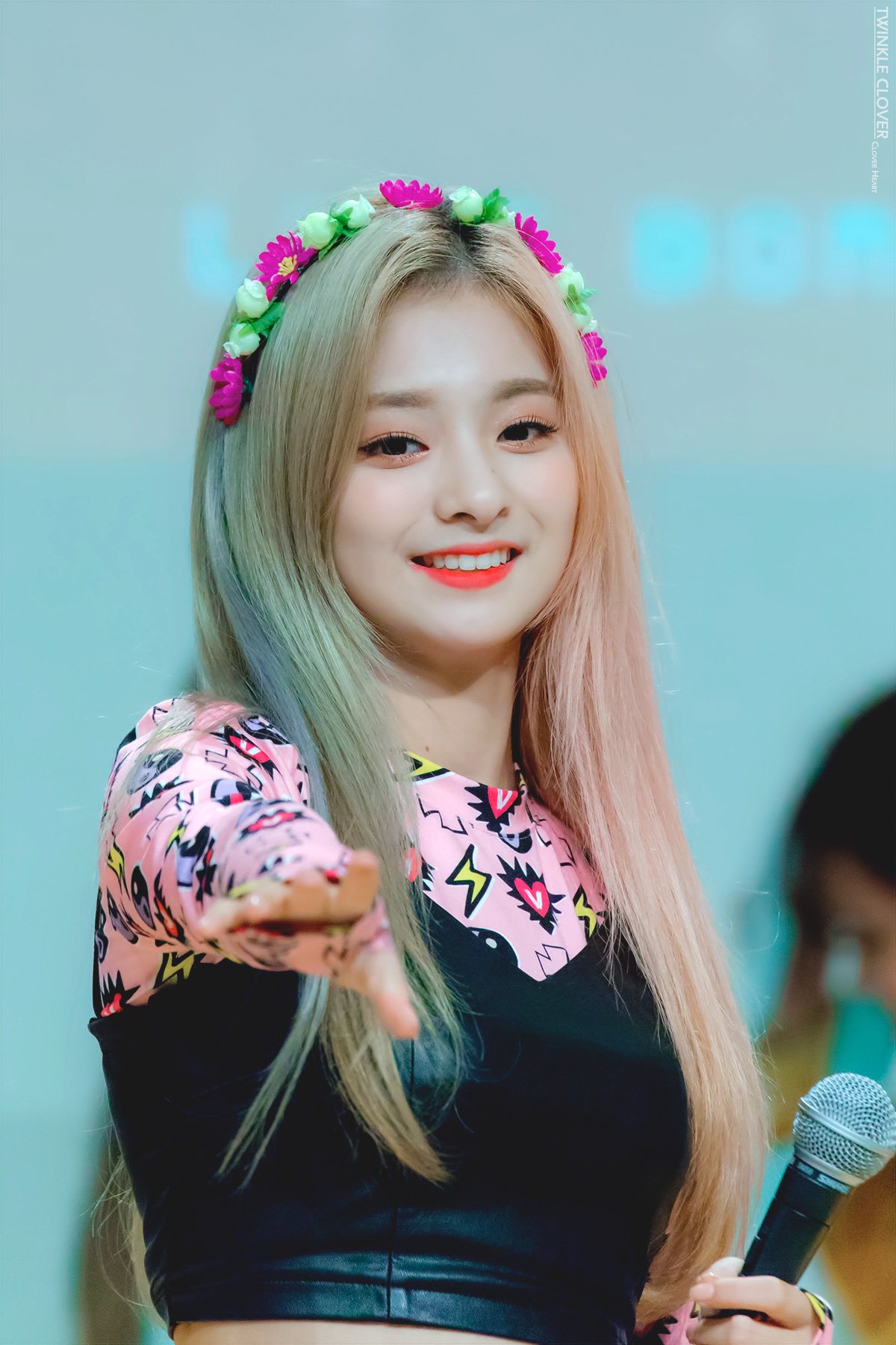 Ds4Lr8QUwAAFckW.jpg:large