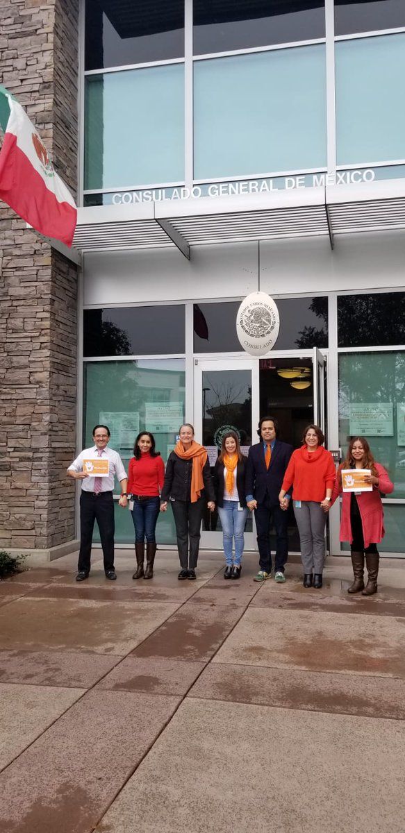 consulmexsac's tweet photo. Apoyando la iniciativa de la ONU #DiaNaranja para generar conciencia y prevenir violencia contra mujeres y niñas #CadenahumanaIME https://t.co/w93xYFrNaF