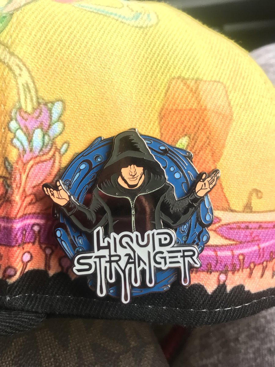 iAmIvanL's tweet image. So my Girlfriend bought me a pin for Christmas but since I’m spoiled. I got it early and this pin spins 😱😱#LiquidStranger #Wakkan