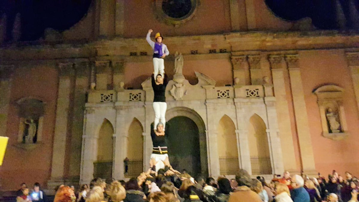 bordegassos's tweet photo. Avui ens hem manifestat en contra de les violències masclistes, i ho seguirem fent fins que calgui!

#25NDiaContralaViolènciaMasclista
#SomExemple
#LliuresiSensePor
#castelleres
#castellers https://t.co/9eFlvb138U