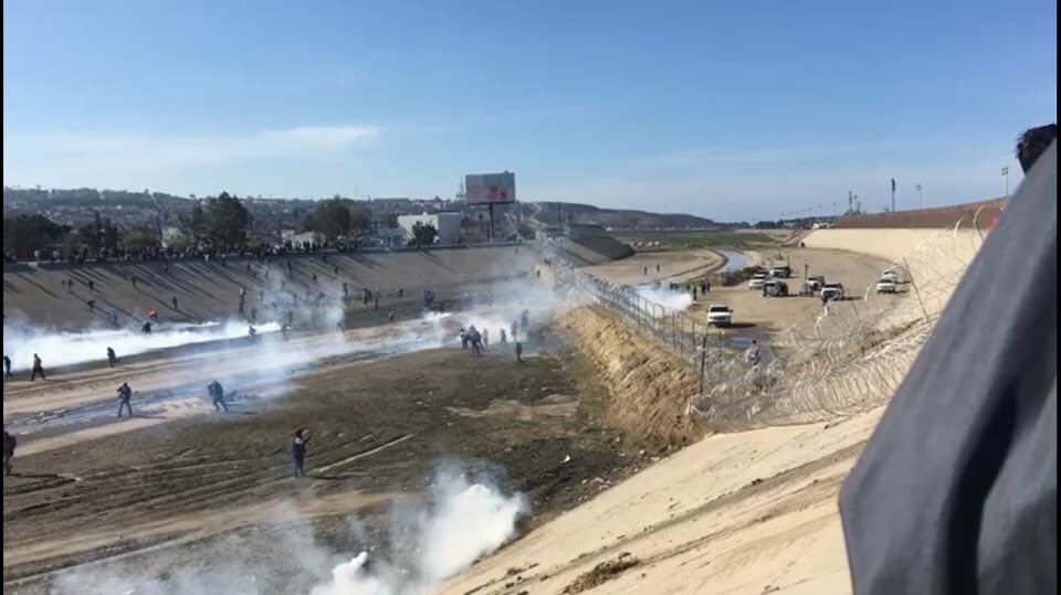 CosechaMovement's tweet photo. Were on the ground in San Ysidro where Asylum seekers and peaceful protesters were hit by tear gas, reportedly deployed by the US, with families forced to use unsanitary water and milk to help themselves and children wash their eyes. https://t.co/WoldoWlLZu