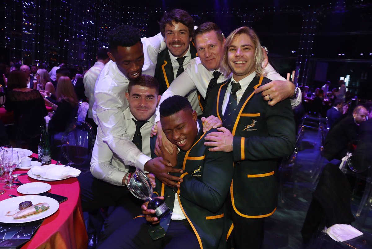 Love this from the <a href="/Springboks/">Springboks</a> celebrating Aphiwe Dyantyi’s Breakthrough Player of the Year Award win #WorldRugbyAwards
