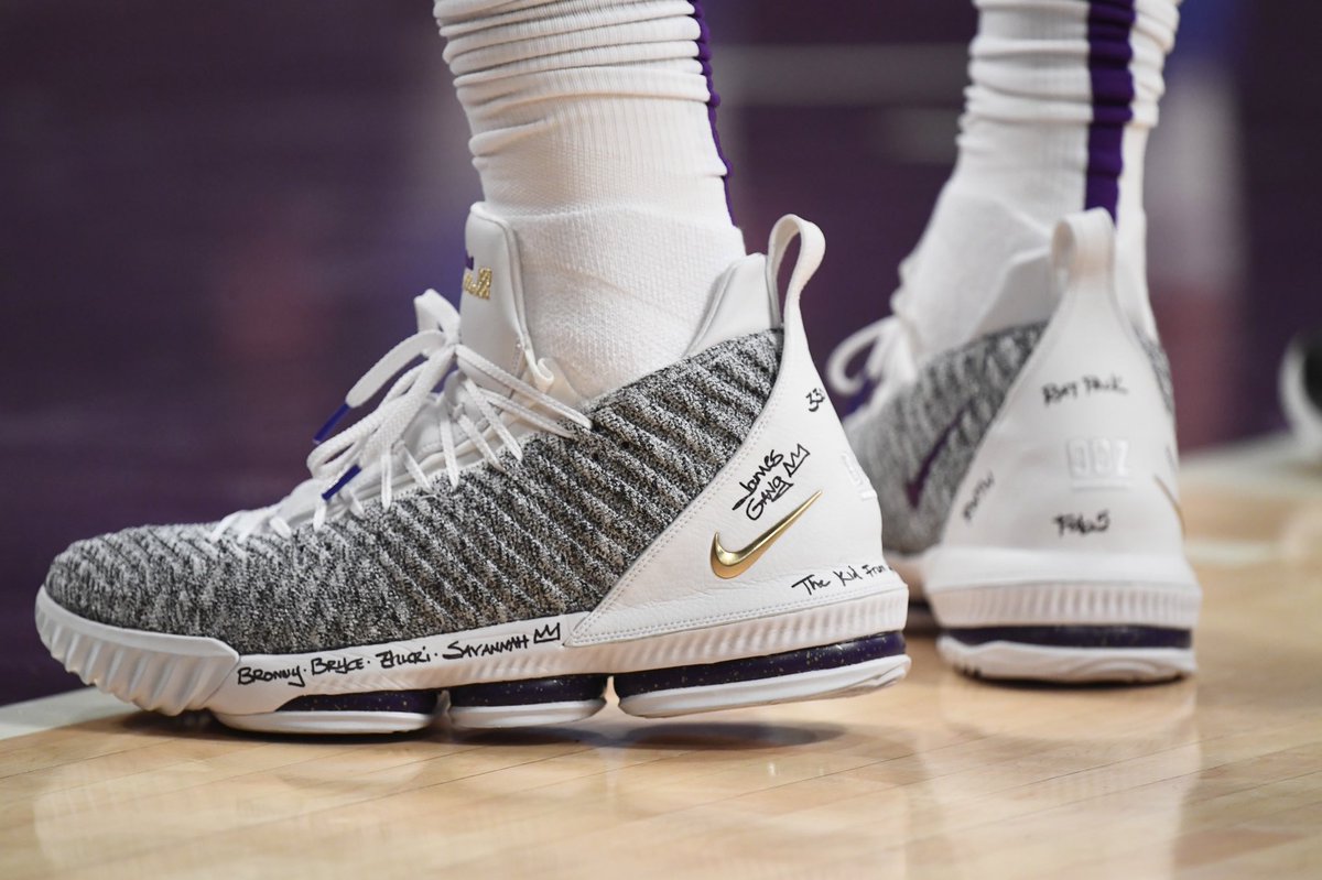 lebron 16 colorway