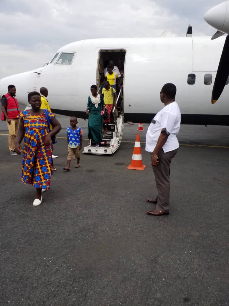 remybara2012's tweet photo. Clôture ce jeudi 22 nov du 3è mouvement de rapatriement des Réfugiés burundais du camp de KAKUMA au kenya. Le 4è mouvement va se faire en  déc. Le retour au bercail est une preuve tangible de la quiétude qui gagne de plus en plus l'esprit des Réfugiés Burundais du camp de KAKUMA https://t.co/LGjkQjVQvI
