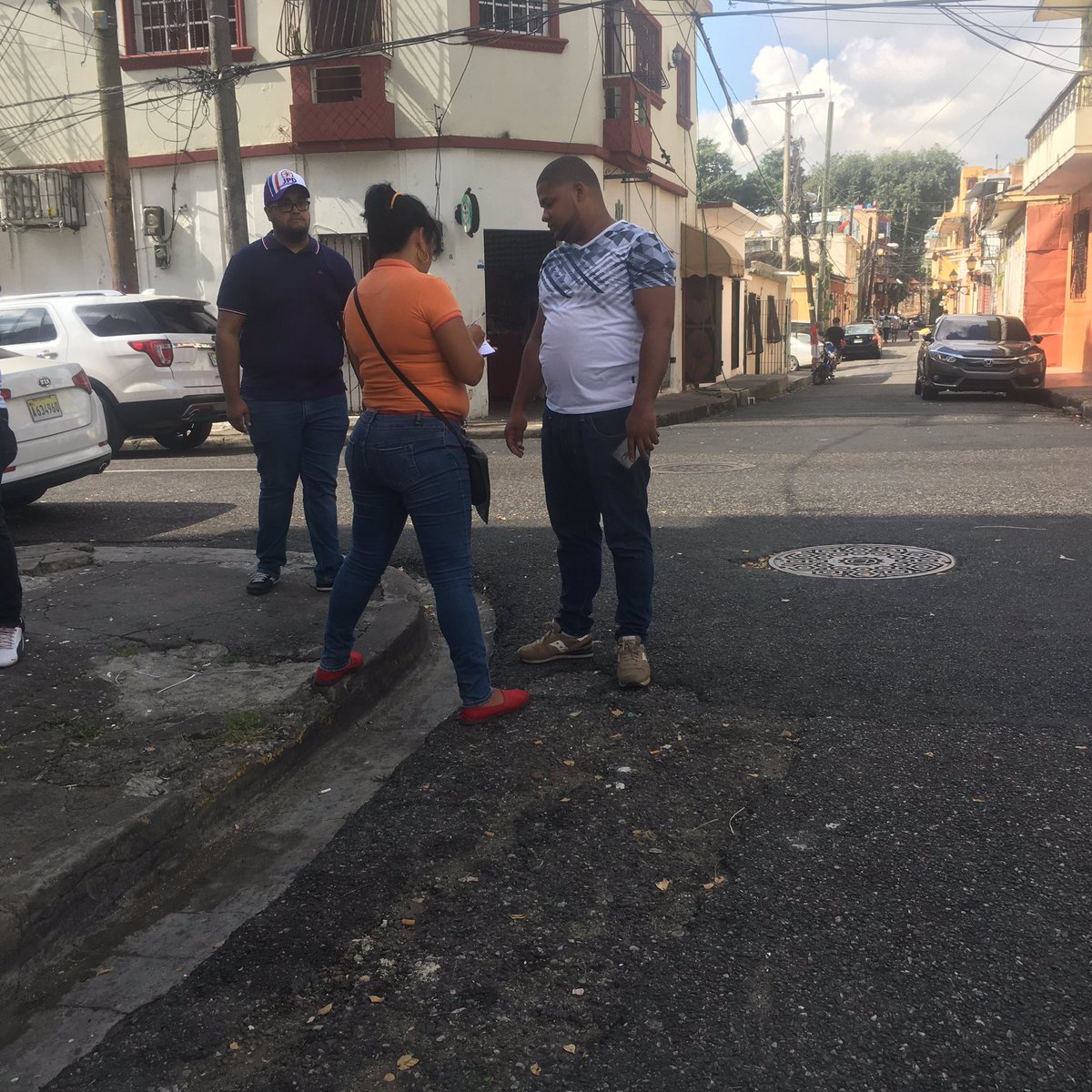 FuerzaActivaLF's tweet photo. Hoy 25/11/18, estuvimos realizando un #EsfuerzoConcentradoLF y #CaptacionDeJovenesDespiertos en los sectores de Santa Bárbara y San Miguel de la #ZonaColonial .
#NoHayMarchaAtras #UnMillonYContando #EsfuerzoConcentradoLF #JuventudPeledeistaDespierta #SEL https://t.co/zd5zPisLMB