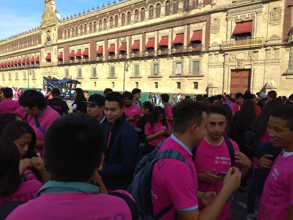 MaJoCabral7's tweet photo. Jóvenes listos para apoyar en la logística del concierto sinfónico de #RockEnTuIdioma porque #TodosSomosInjuve @InjuveCDMX
@amievajoserra @FannOrtega https://t.co/SGfoLmoaP7