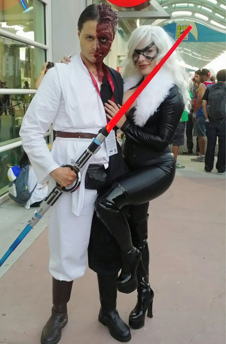 JonRoarkFoley's tweet photo. #HappyBirthday to the always awesome @LunaLanieee!
Hope it's a good one!
I think our #cosplay outfits complimented each other quite well!
#ComicCon2016
#SpiderMan #BlackCat
#StarWars #TwoForce https://t.co/tGD2CtImDe
