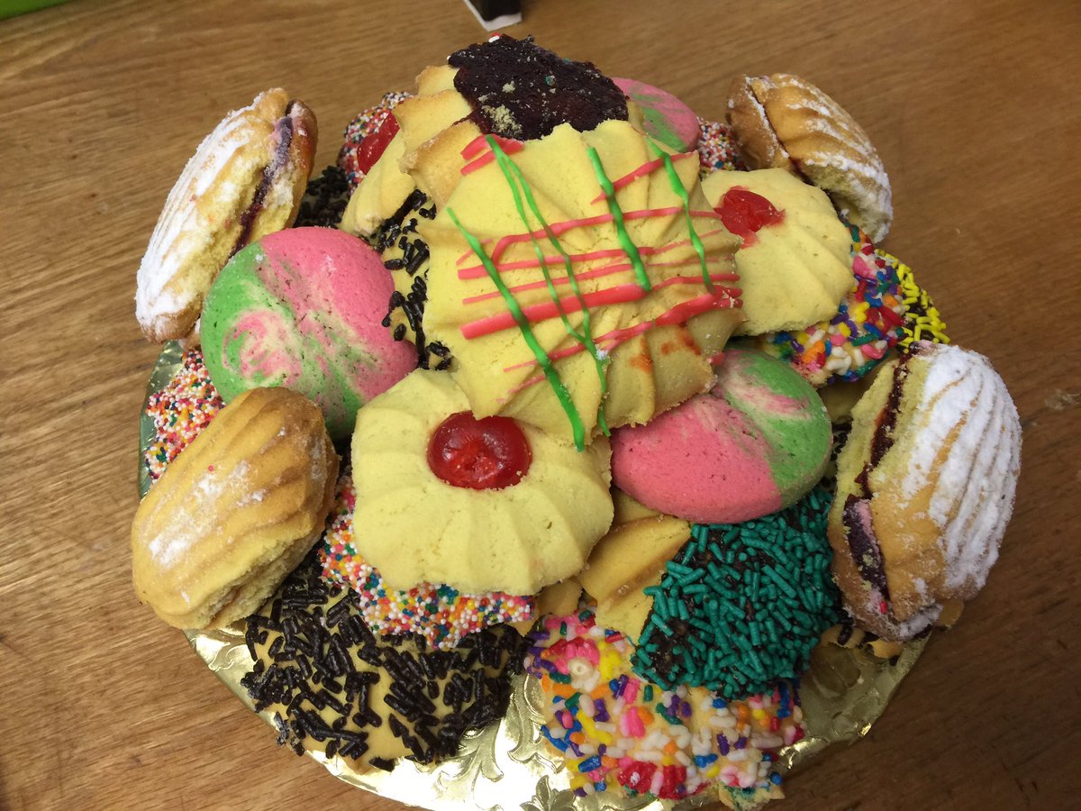 Cottontop1968's tweet photo. Open today 12-6pm. #cupcakes #Cakes #Customcakes #Chocolate #Fudge #Saltwatertaffy #Cannolis #Cookies #Candy #Stockingstuffers #Holidayshopping #Belmar #BelmarNJ #Belmarbeach #Avon #Wall #Soringlake #Neptume #Asburypark #Freehold #Jackson #Monmouthcounty #bestbakery https://t.co/JJbVvb88mt