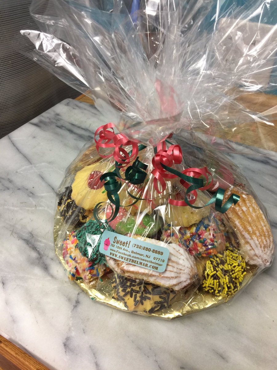 Cottontop1968's tweet photo. Open today 12-6pm. #cupcakes #Cakes #Customcakes #Chocolate #Fudge #Saltwatertaffy #Cannolis #Cookies #Candy #Stockingstuffers #Holidayshopping #Belmar #BelmarNJ #Belmarbeach #Avon #Wall #Soringlake #Neptume #Asburypark #Freehold #Jackson #Monmouthcounty #bestbakery https://t.co/JJbVvb88mt