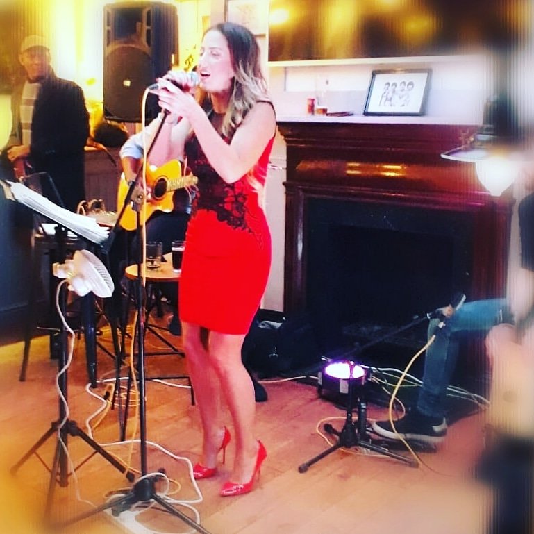 MadMusic01's tweet photo. Lead singer - miss Emma Benwell https://t.co/3IcY3mHxP4