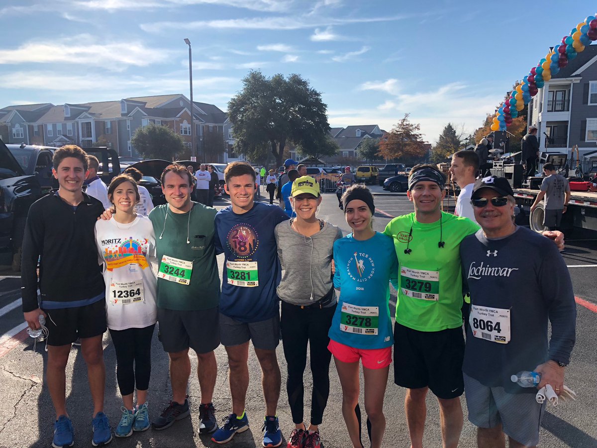 Phoebe_Stevens's tweet photo. Hey @MichelobULTRA the Dominy crew ran for beer this Thanksgiving! #WillRunForBeer #teamultra https://t.co/VmrzbKG3U0