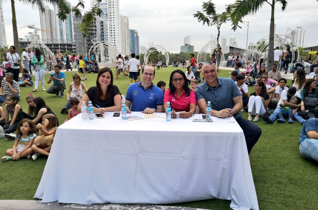 manuLrios's tweet photo. Estamos en la final del #InnovaNationFest 2️⃣0️⃣1️⃣8️⃣
Tenemos a nuestro gran amigo y líder @CarlosDuque80 como jurado representando a @DellPanama en este gran evento 😎👍
#DellBassadors
#IWork4Dell https://t.co/hqIiXxmepS