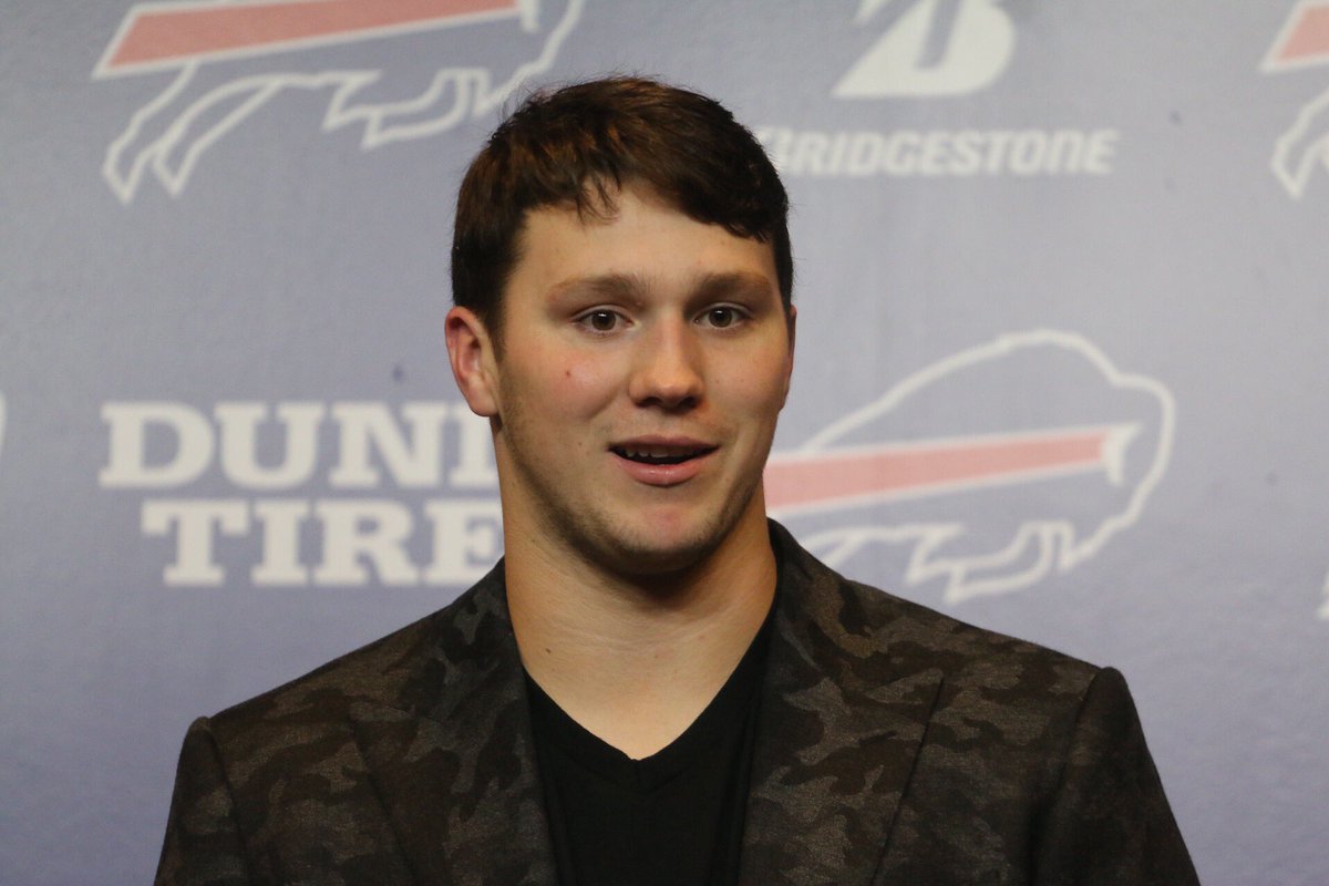 Buffalo Bills On Twitter Qb Josh Allen I Was Feeling Strong After My Touchdown Run So I Had To Celebrate With A Flex In The Endzone Jaxvsbuf Gobills Https T Co Zcqwmkqnlp