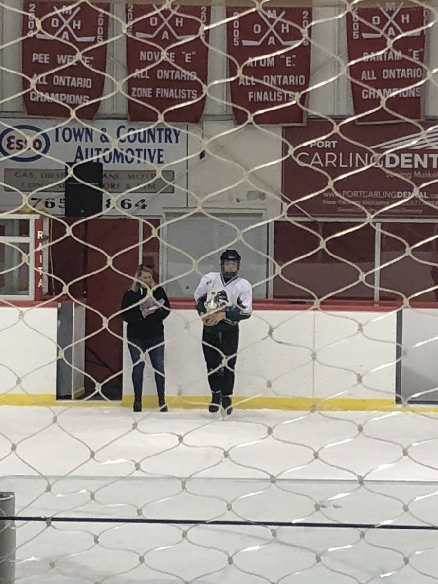 DhelmBeefGuy's tweet photo. The boys lost a heartbreaker in the 6th round of the shootout to bring home the Silver Metal from the Muskoka Rock tournament in Port Carling.  Congratulations to our Huron-Bruce Blizzard PeeWee Reps, another trophy for our new organization! #blizzardhockey https://t.co/sdMSMLhVQR