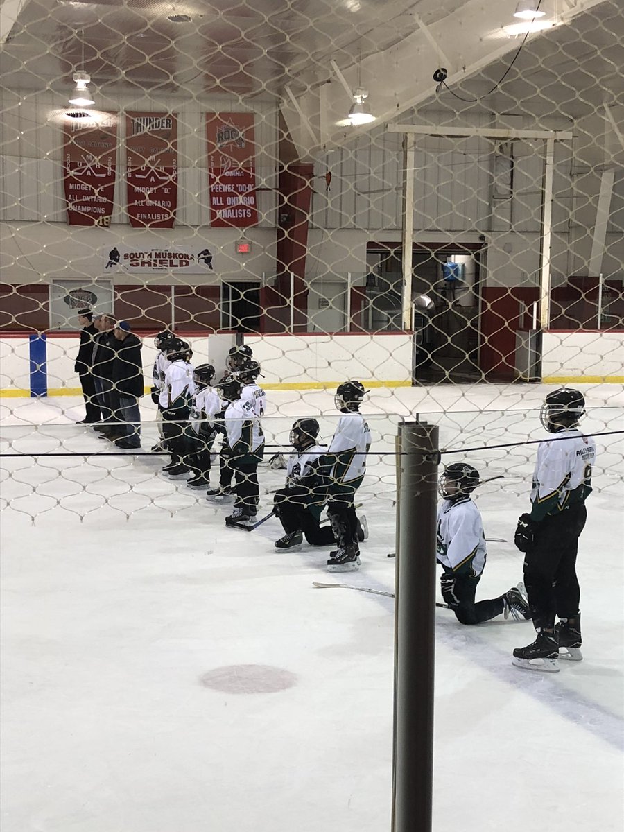 DhelmBeefGuy's tweet photo. The boys lost a heartbreaker in the 6th round of the shootout to bring home the Silver Metal from the Muskoka Rock tournament in Port Carling.  Congratulations to our Huron-Bruce Blizzard PeeWee Reps, another trophy for our new organization! #blizzardhockey https://t.co/sdMSMLhVQR