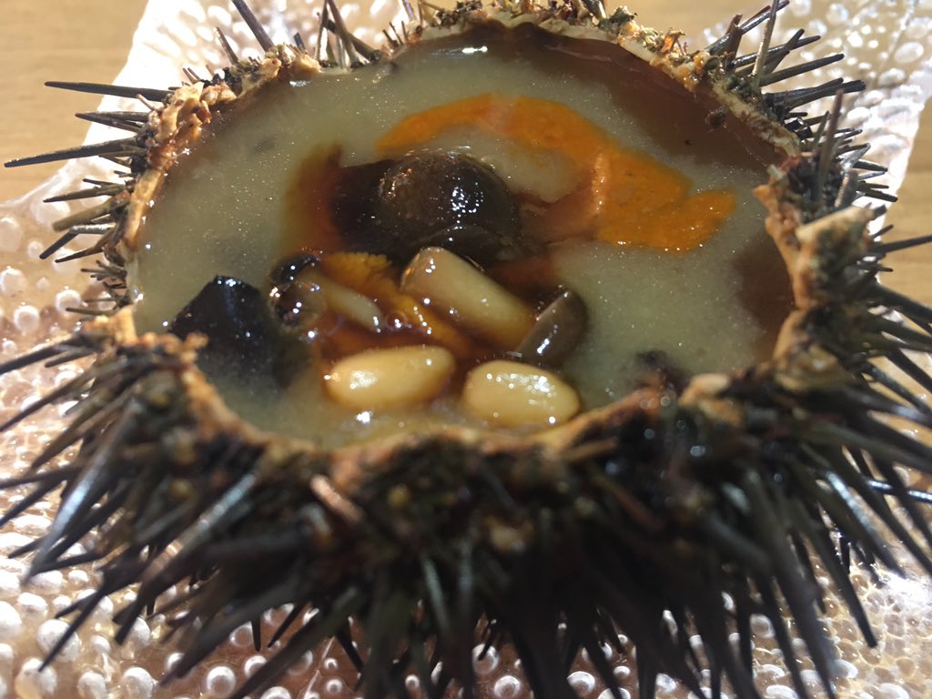 salsadechiles's tweet photo. El nivel gastronómico de Valencia se ve hasta en las tapas. Hoy jurado en Bocados 2018. 1ª “Manzana de tierra”, de Karak @rakelkarak. 2ª crujiente de yuca, atún, salsa de chile y mayonesa de Fooc @manuelalonsof. 3ª erizo con crema de maíz de Paraíso Travel @origenjunior https://t.co/W049dVpi5O