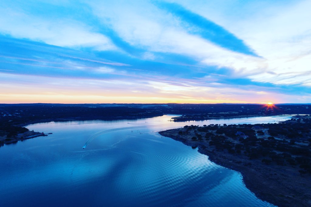 tillmandantzler's tweet photo. The rivers edge, beautiful Texas hill country sunset 🌅
#texaslove #texas🇨🇱 #texashillcountry #texaslakes #aerialphotography #dronegear #river #lake #texasart #texasweather #texaspride #texasskies #igtexas #dronephotography #dji_photos https://t.co/Tz0mMtBeUj