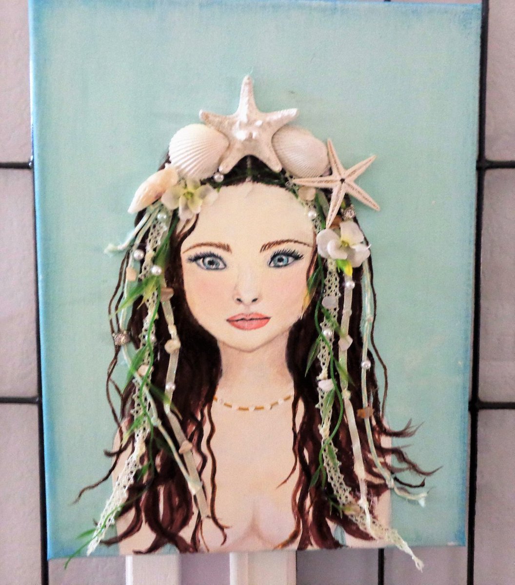 AunaKaty's tweet photo. Mermaid Art #mermaids #mixedmedia #seashelldecor #nauticalwallart #beachbathroom
https://t.co/qBkEK1kAuJ https://t.co/gqvosIsOCM