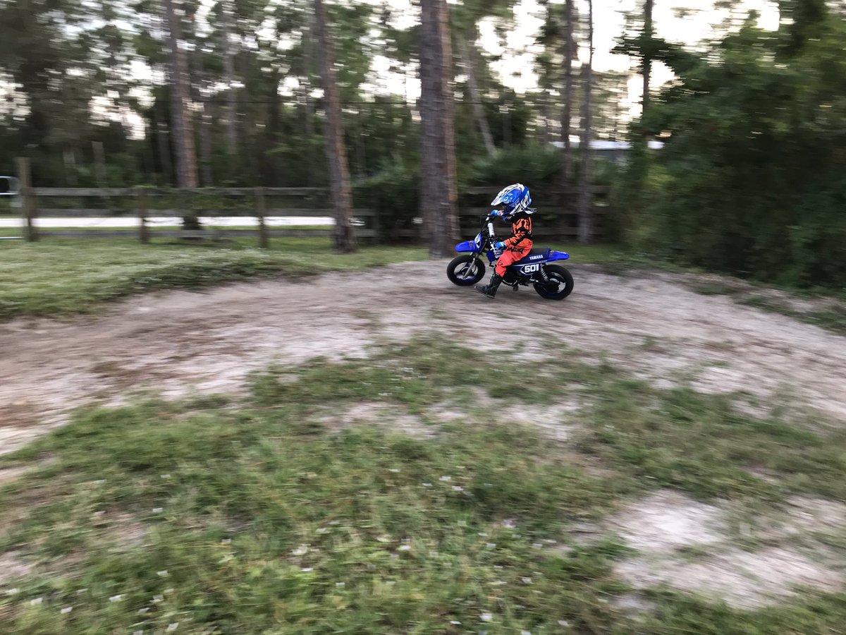 mxluke501's tweet photo. A little turn practice at home.
#motocross #4yearsold #boy #mxislife #dirtbike #yamaha #pw50 #peewee #rider #mikametals #iridedunlop #teamdunlop #atlasbrace https://t.co/Cdn0TKvNko