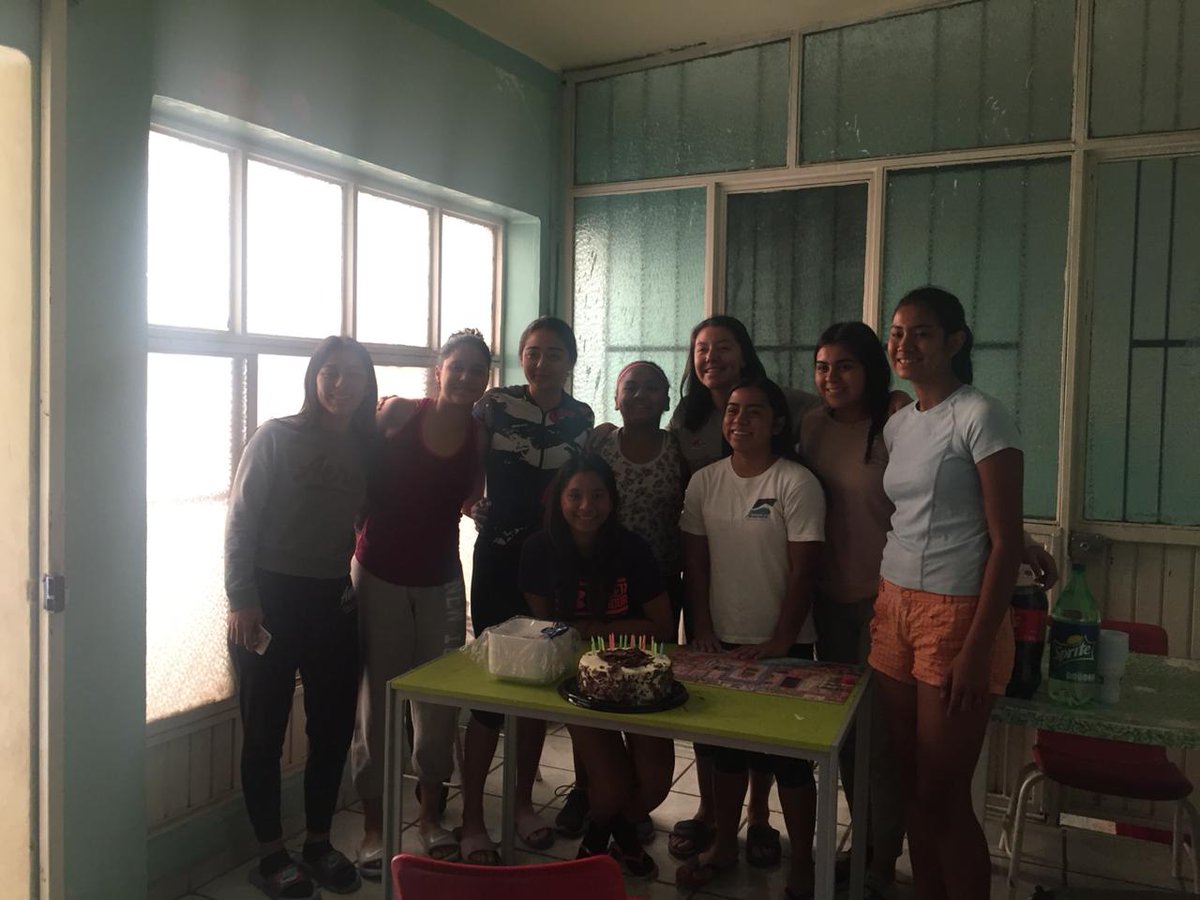 Anayantzigalv's tweet photo. Por que son a las que veo todos los días, las quiero niñas ❤
#Foraneas #Madero https://t.co/eNKV79Ne44
