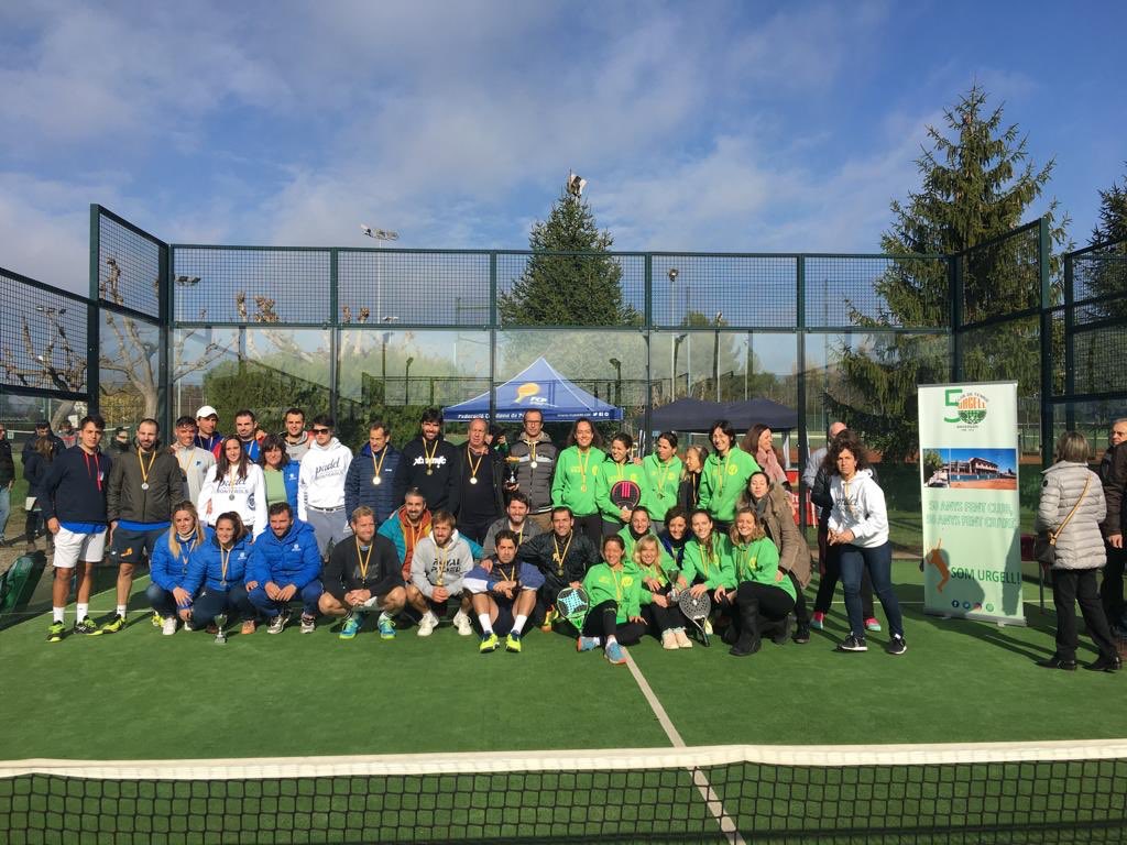 #CopaCatalunyaFCP
🏆 Copa OR
📍<a href="/TennisUrgell/">Tennis Urgell</a>
Volem destacar l’esportivitat del <a href="/ClubJunior1917/">Club Junior</a> A, fent el passadís d’honor als campions del <a href="/CTBarcino/">CTBarcino</a> B, abans de recollir el seu trofeu.
Detalls com aquests diuen molt de les persones que formen l’equip.
GRÀCIES Junior A 👏👏