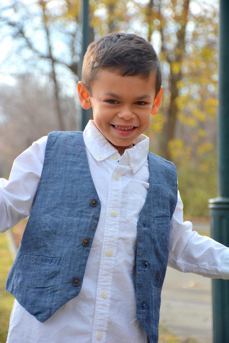 julieoglesbee1's tweet photo. Christmas pictures session 2! This kid rocks it everytime. If I can't get him a modeling gig soon with @Crazy8 ! this boys got it! #crazy8 #thatsmile #wsawareness #includeme #williamssyndrome #ctfob https://t.co/TmtCRunLnY